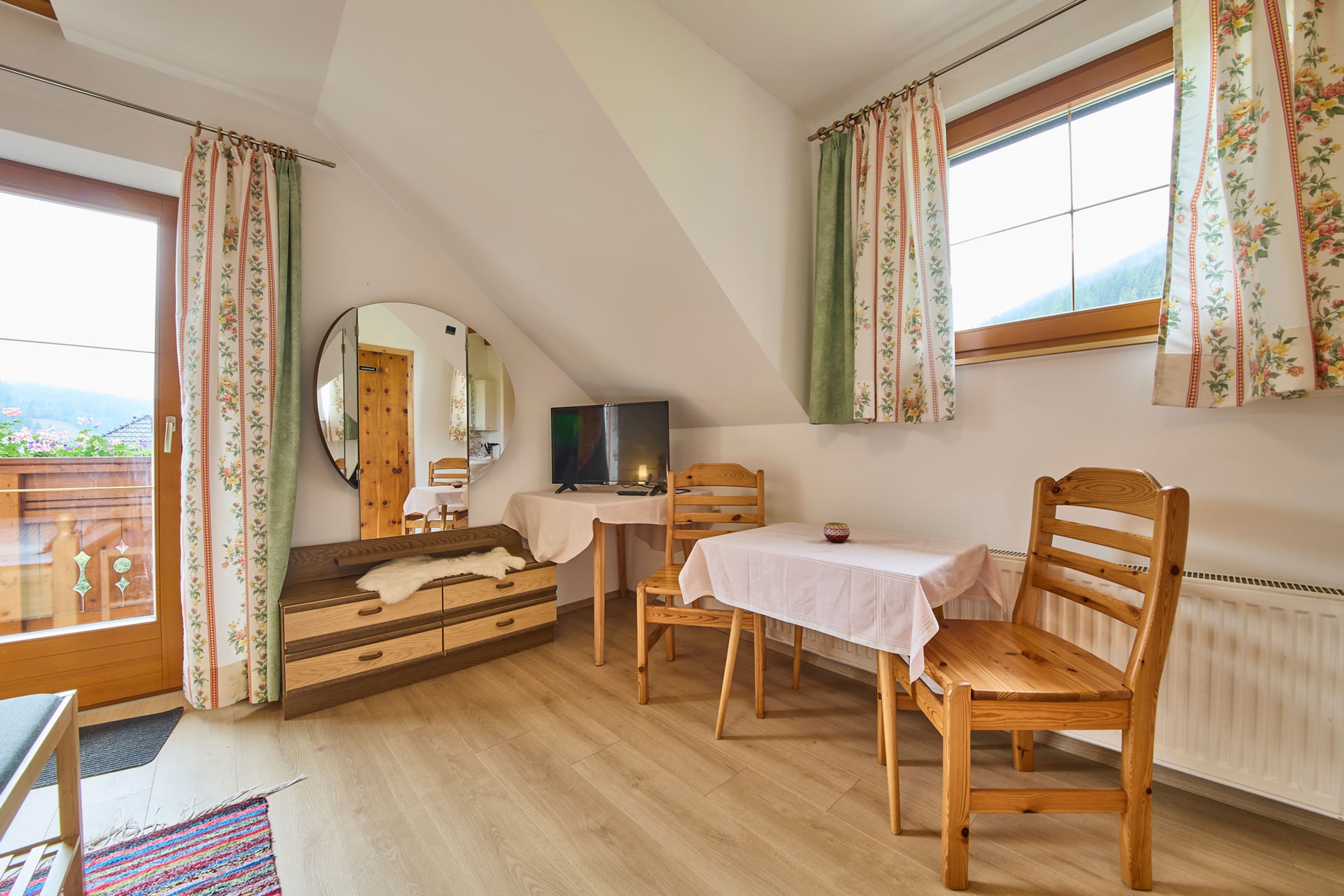 Krapflhof - Apartment Top 2 - Image 3